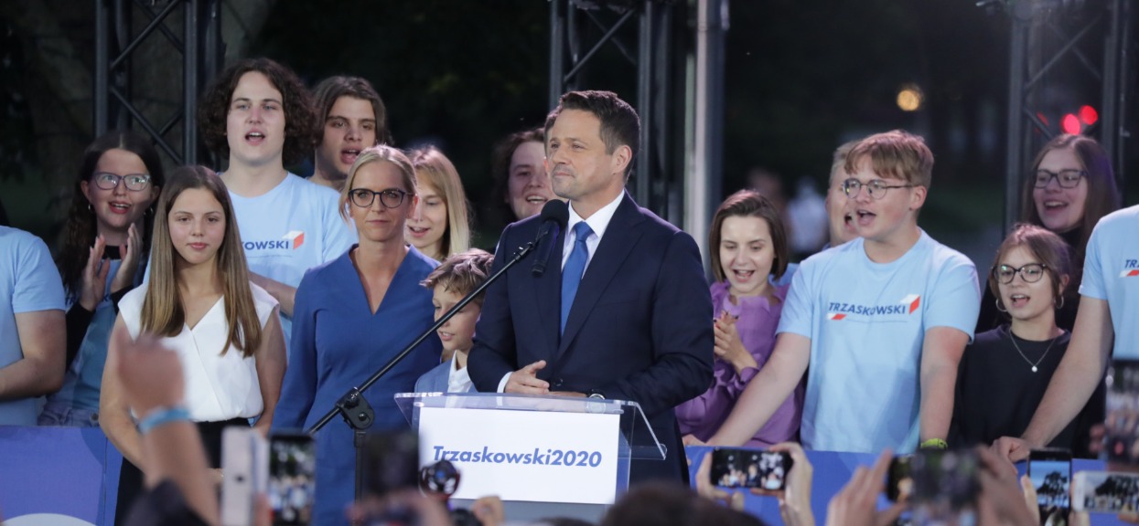 Rafał Trzaskowski przejął ponad 85% głosów swojego przeciwnika. Niebywały obrót spraw, jest komentarz Hołowni