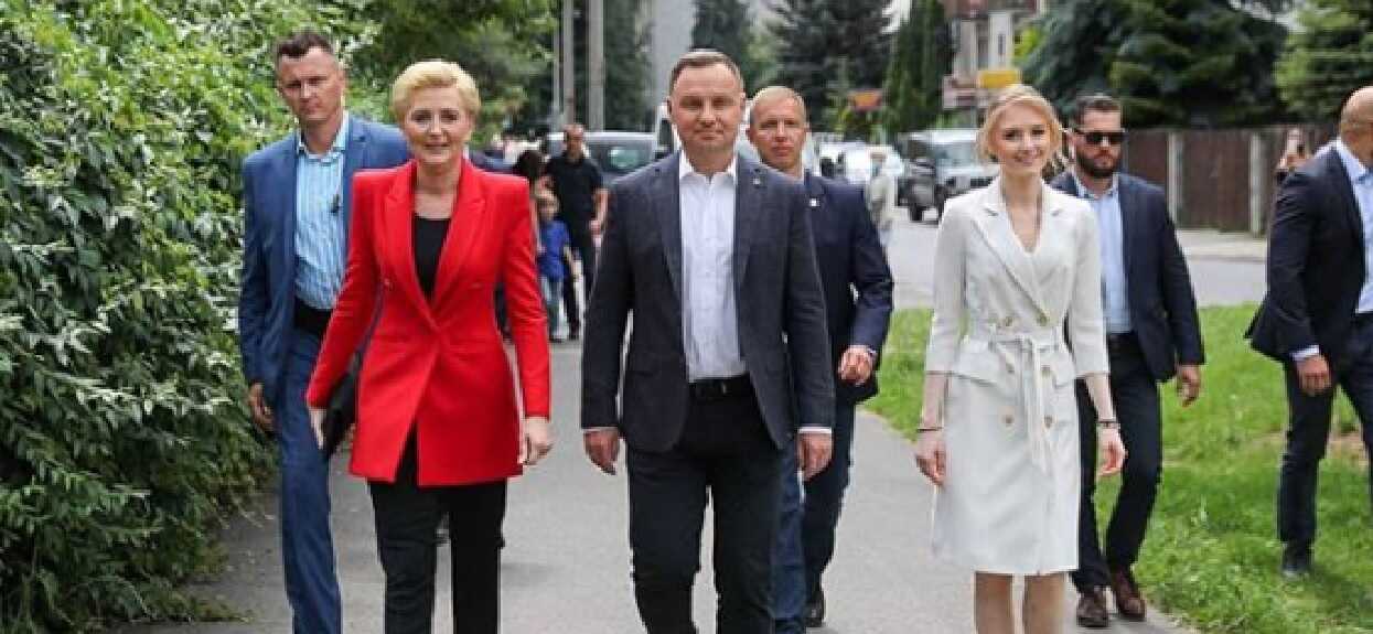 Kinga Duda nie miała powodów do radości po przeczytaniu wiadomości. Zobaczyła ją tuż po wyborach