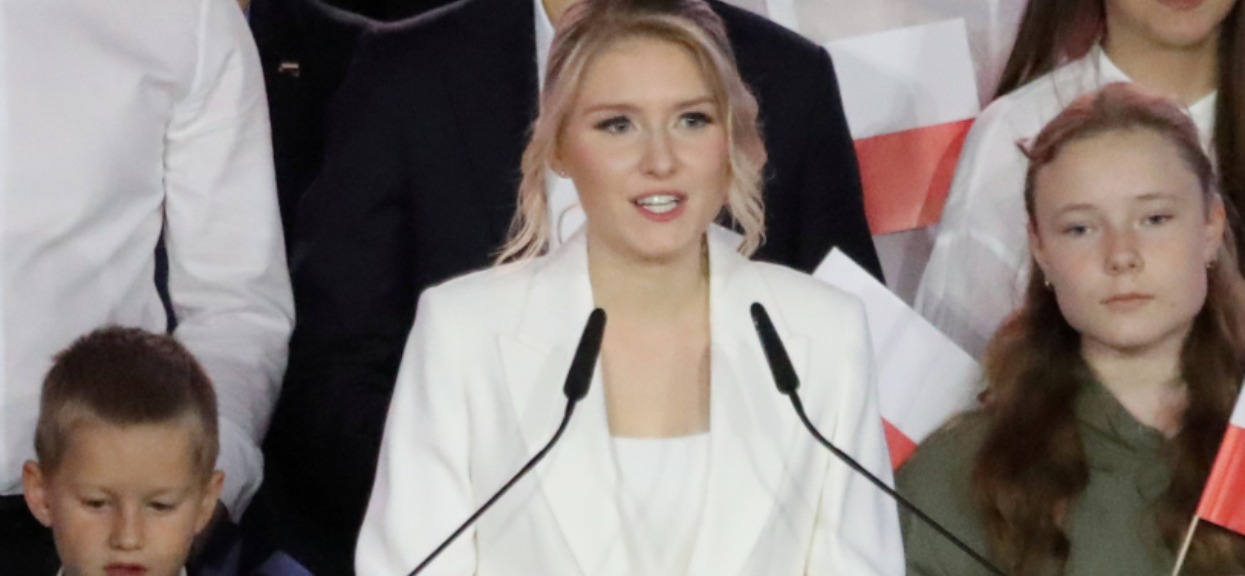 Wszystko tuż po wyborach, Kinga Duda nie ma innej opcji. Doniesienia potwierdził jej dziadek