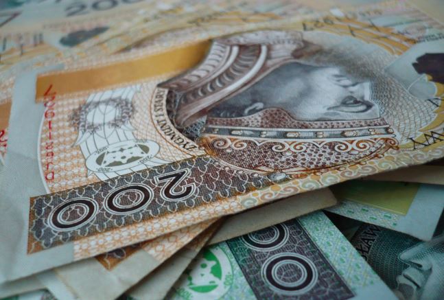 A jednak nikt nie dostanie gotówki z bonu 500 zł. Wszyscy się pomylili, będzie inaczej