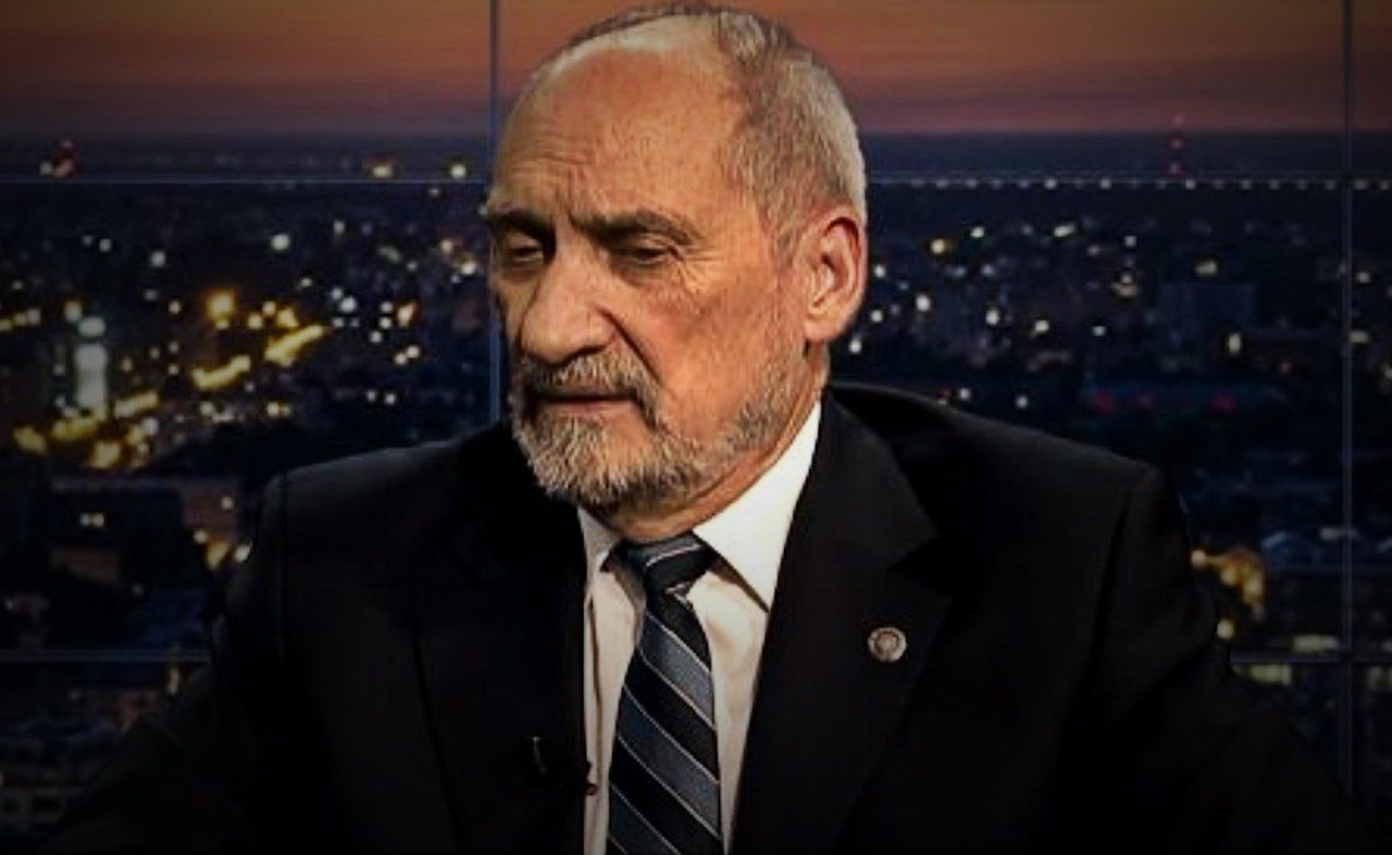Macierewicz się poddał! USTĘPUJE ze swojego stanowiska