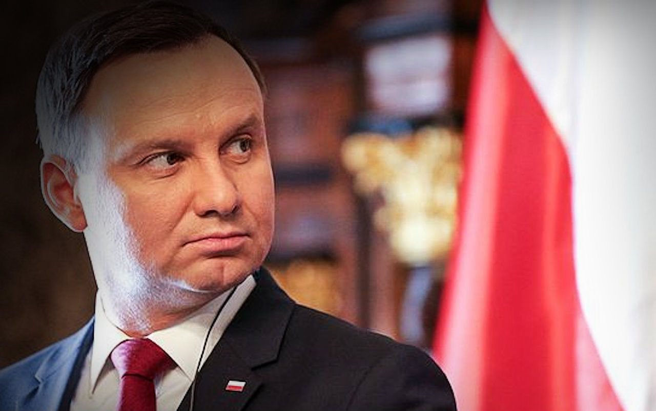 Na ten szczegół nikt nie zwrócił uwagi. Prezydent Duda poniżony!