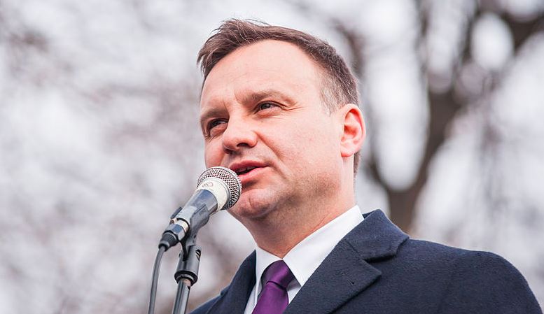 Andrzej Duda ma dwie siostry, biologiczną i przyrodnią. Media dotarły do nich