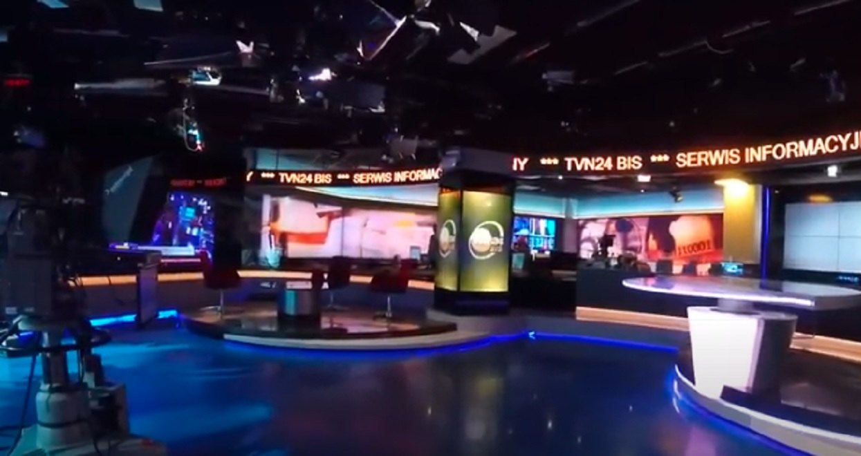 Koniec, największa gwiazda TVN znika z telewizji i z kraju. Ujawniono tajemnicę zza zamkniętych drzwi