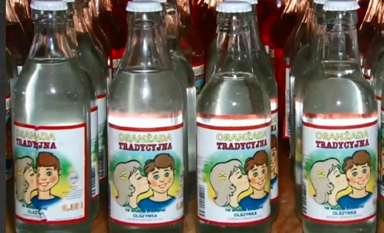 Kolorowa oranżada dla wielu jest ulubionym smakiem z dzieciństwa