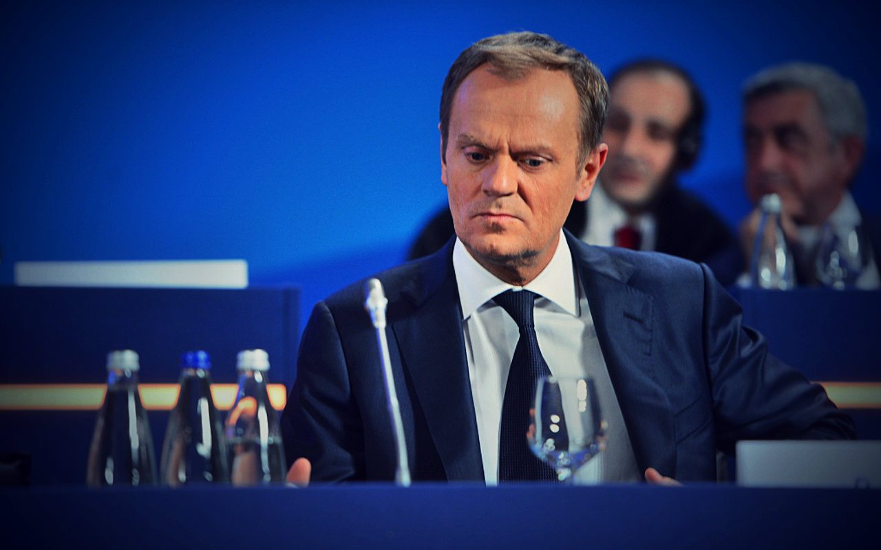 Aż trudno uwierzyć! TVP Info uderza w Tuska w kuriozalny sposób