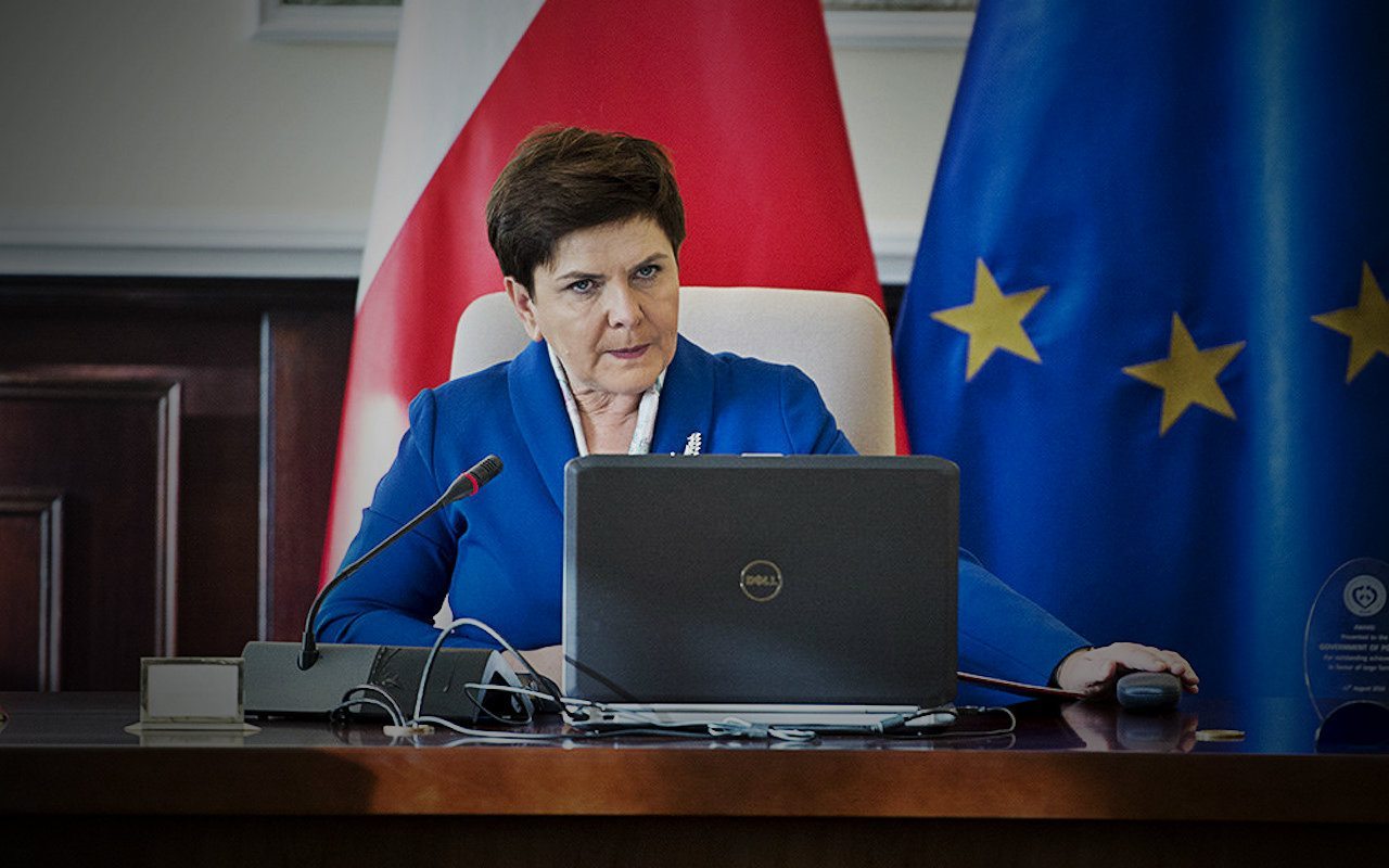 Kaczyński bez litości dla Szydło! UPOKORZYŁ ją przed tłumem