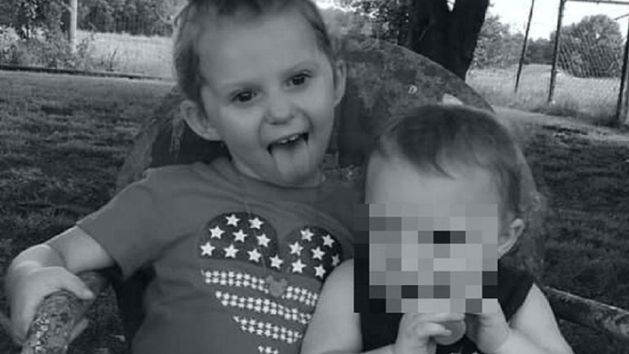 Dziewczynka ze zdjęcia nie żyje, jej siostrzyczka walczy o życie. Ogromny ból, mama była bezradna