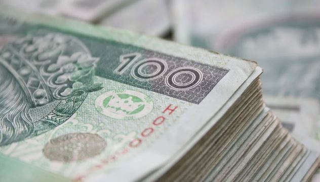 Media obiegła niepokojąca wiadomość o 500 plus na wakacje. Polacy nie skorzystają?