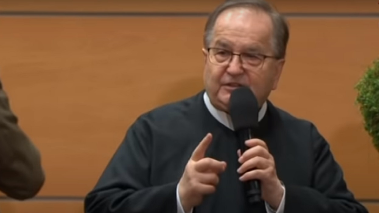 Ludzie Tadeusza Rydzyka mają niewyobrażalne pensje. Ujawniono kwoty, mówią same za siebie
