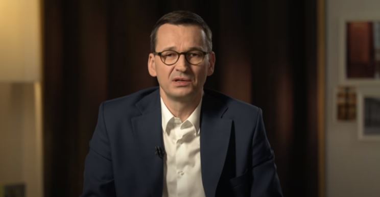Mateusz Morawiecki zdruzgotany, ktoś zbezcześcił grób. Zdjęcia porażają