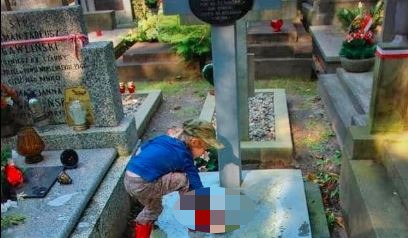 Niewiarygodne, co robią dzieci z grobami na cmentarzach. Zdjęcie porusza do łez