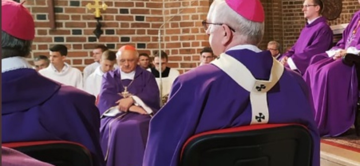 Episkopat opublikował właśnie ostre oświadczenie. „Chore zwyczaje narodowe i rodzinne”