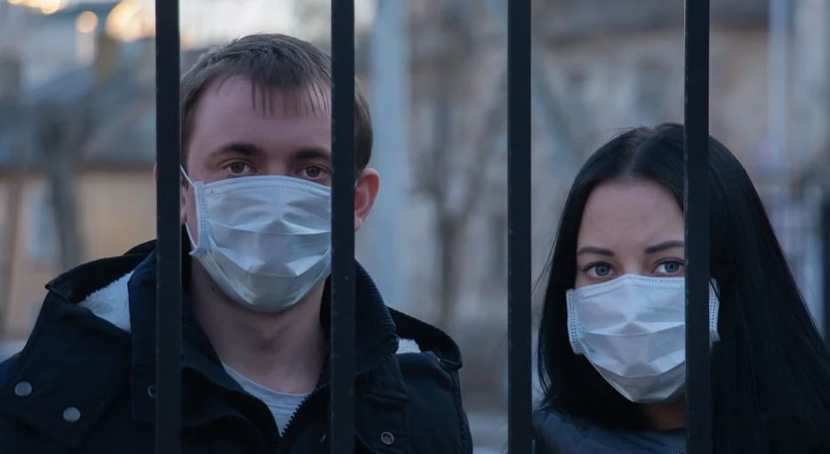 Obowiązkowa kwarantanna dla Polaków po wakacjach? Rzecznik rządu stawia sprawę jasno