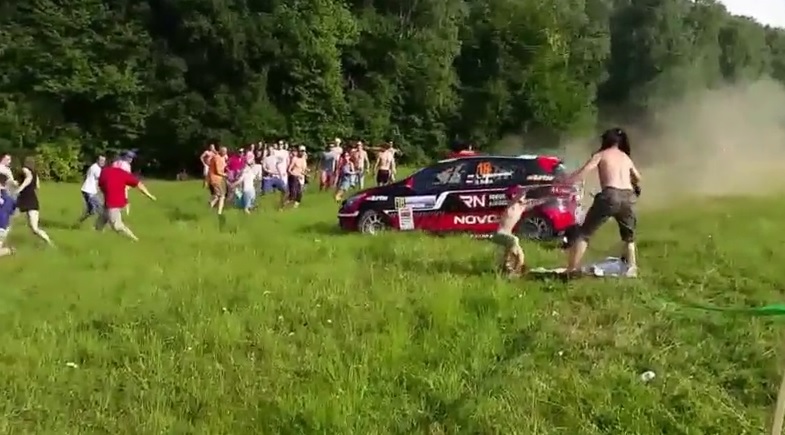 Załoga TVN Turbo wjechała w tłum kibiców rajdu