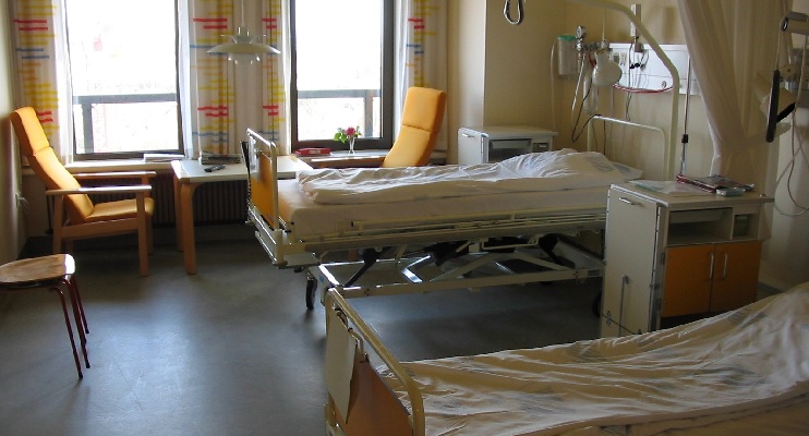 Wyrzucono pacjentów z sali żeby zrobić miejsce dla matki minister