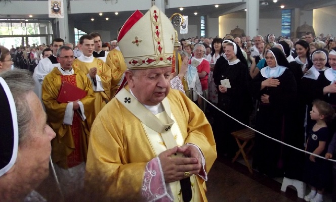 Włoski dziennik: kard. Dziwisz ukrywał skandale pedofilskie