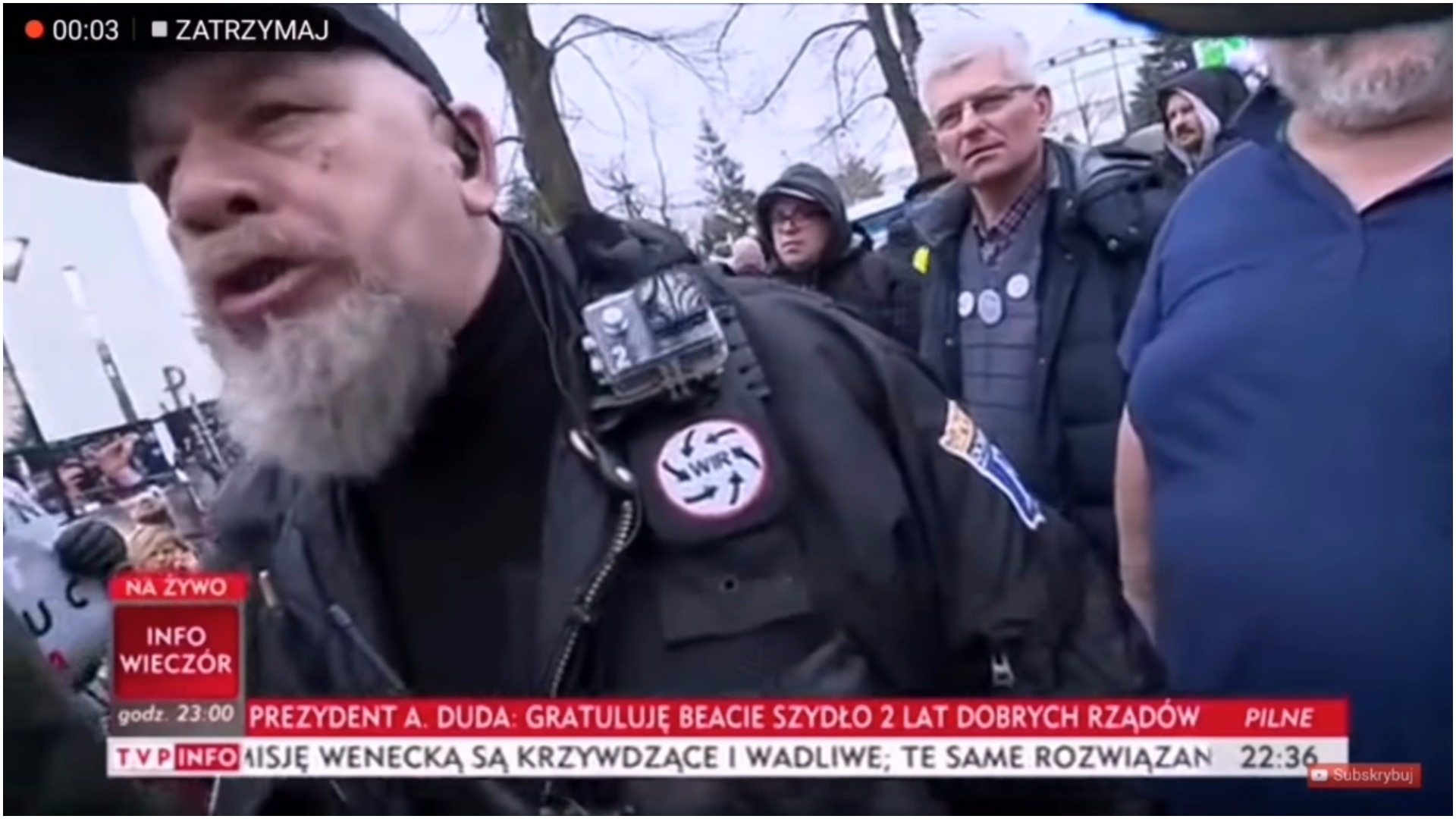 Dziennikarze TVP brutalnie zaatakowani przed Sejmem. "Odpuść, do g... się nie przemawia"