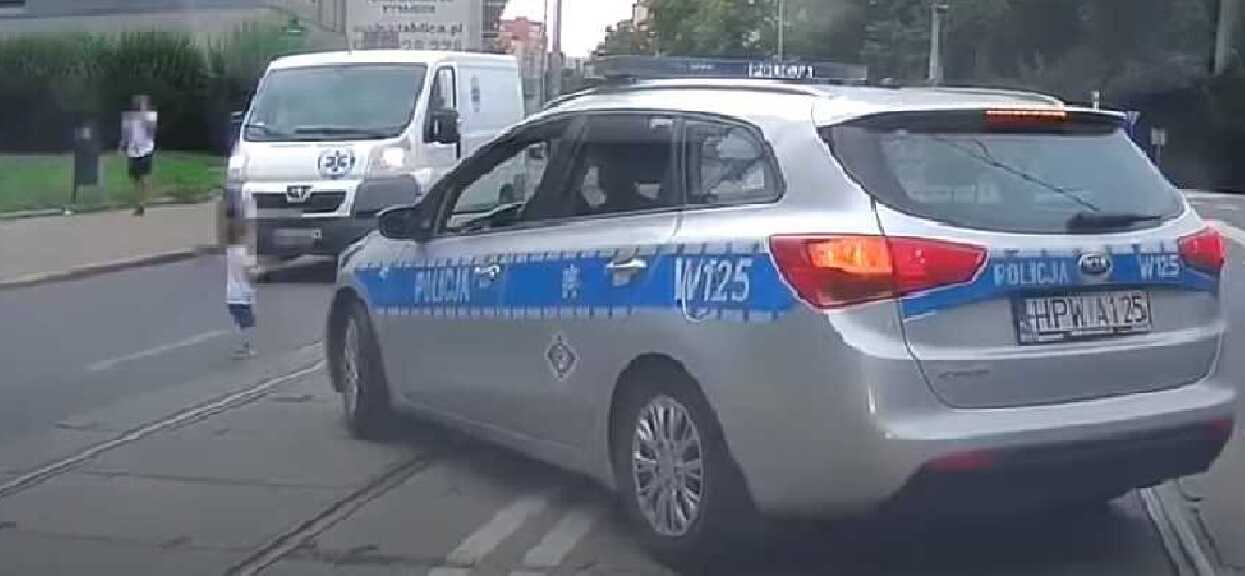 Dziecko nagle pojawiło się na jezdni. Przerażający film z polskiego miasta