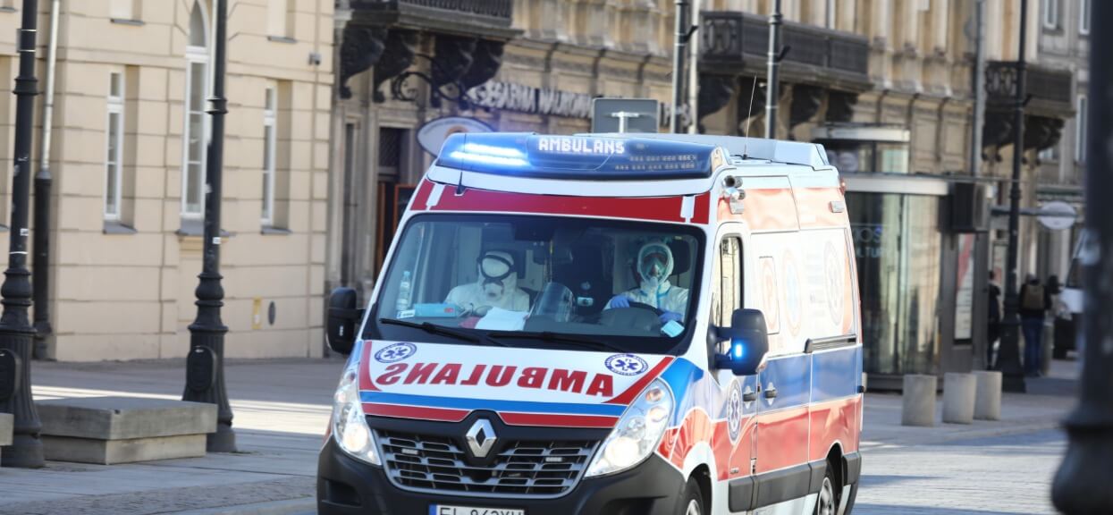 Nie do pomyślenia, ojciec wjechał z impetem we własne dzieci. Szczegóły przyprawiają o ciarki