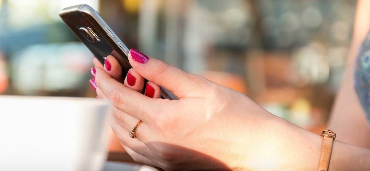 Żona odebrała telefon od męża. Powiedział tylko dwa wstrząsające słowa, sekundę później usłyszała głośny trzask