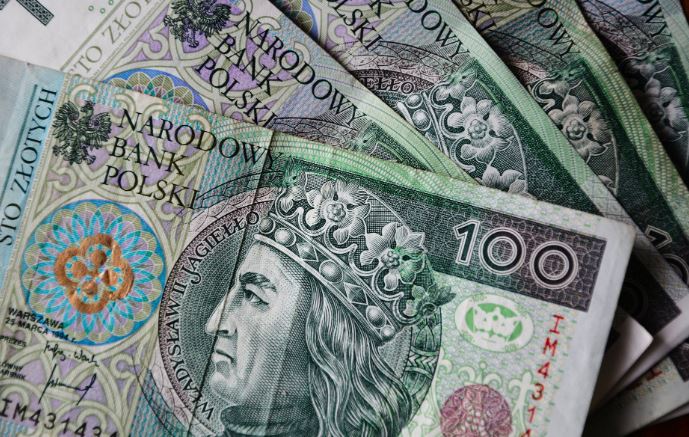 Emeryci dostaną nawet po 33 tys. złotych? Wszystko gotowe, projekt w Senacie