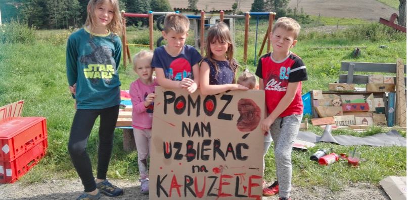 Dzieciom marzy się karuzela. Otworzyły więc sklepik i sprzedają własne wyroby