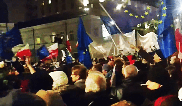 Warszawa: Największy protest w historii. "Walczymy do końca!"