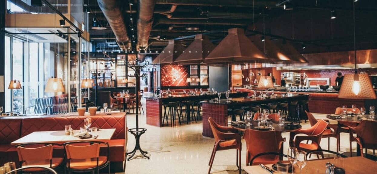 Żarty się skończyły, Polacy już nie wejdą do sklepów i restauracji jak do tej pory. Ogłoszono radykalny komunikat