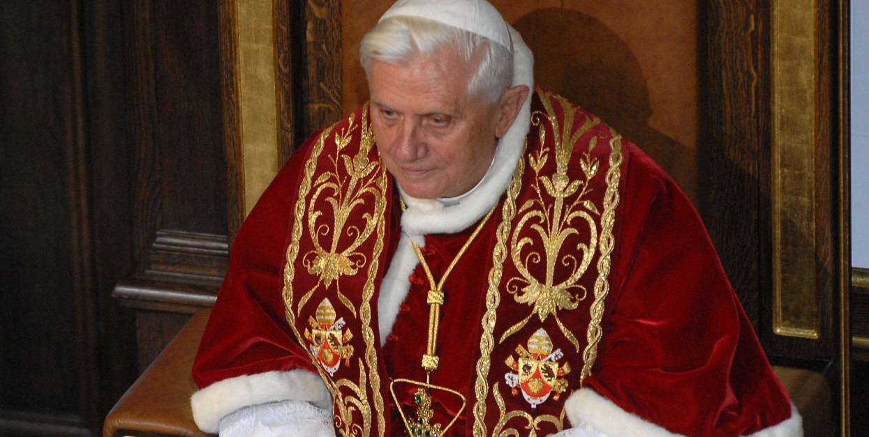 Fatalne wieści o Benedykcie XVI. Chodzi o jego zdrowie, wierni drżą z obaw