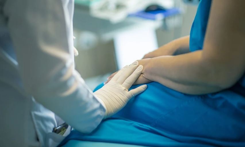 Niemal wszyscy uwielbiamy ją jeść. Lekarze ostrzegają, zwiększa ryzyko nowotworu
