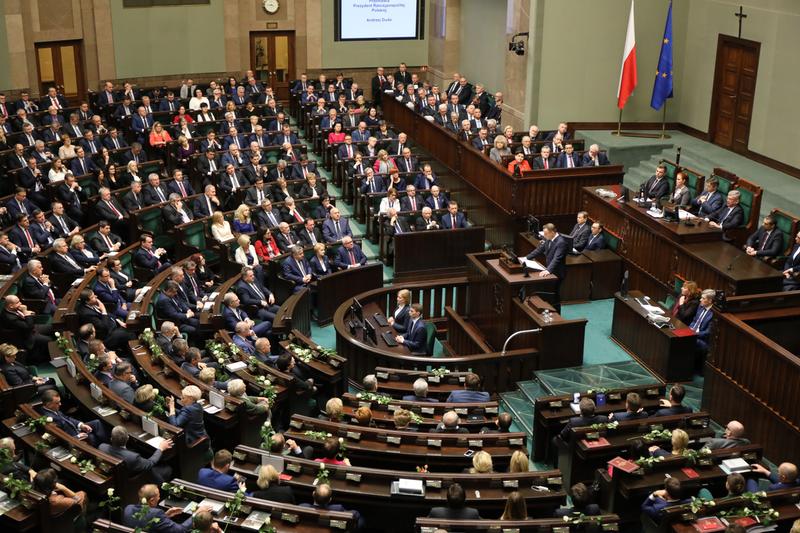 KOCIOŁ pod Sejmem! Przełomowa decyzja w dziejach Polski podjęta