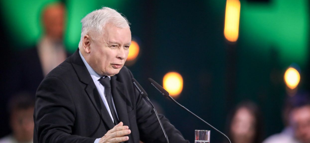 Kaczyński jest bardzo hojny? Ujawniono właśnie, ile zarabiają jego najbliżsi pracownicy