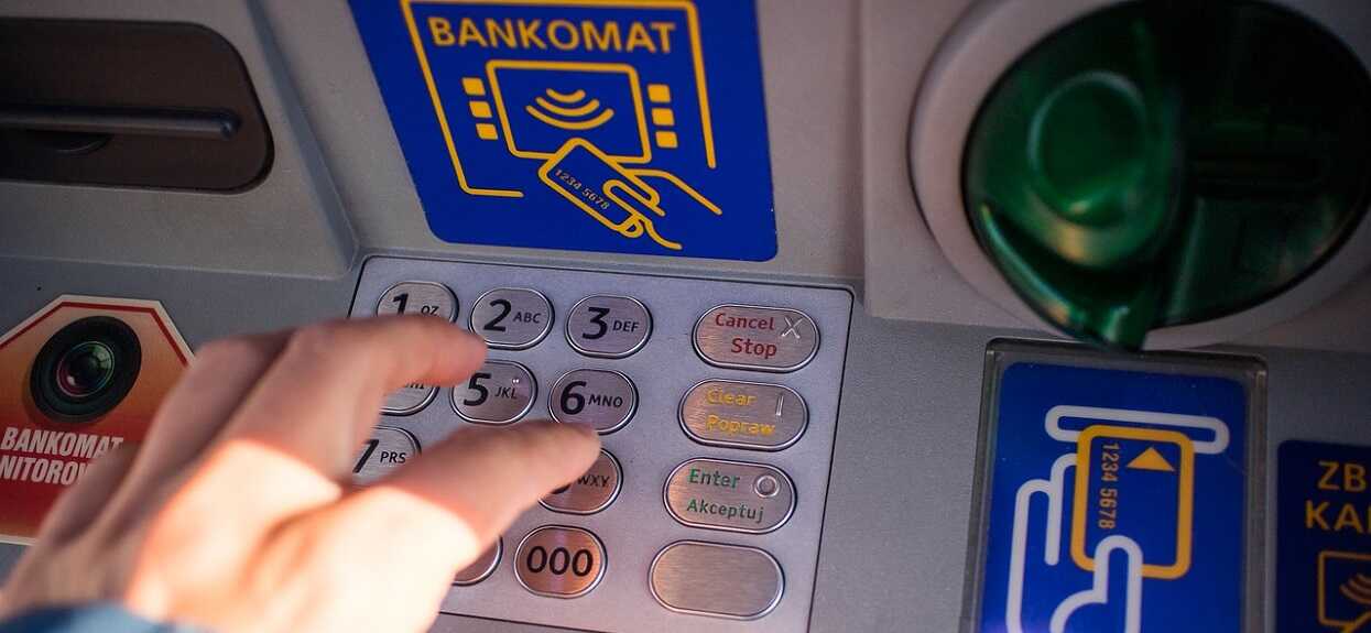 Zła informacja dla posiadaczy kont w bankach. Pilnie wprowadzono obostrzenia