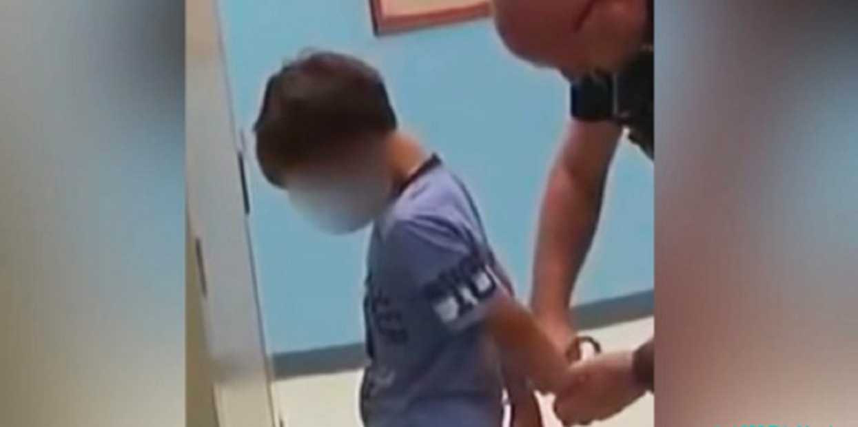 Policjanci zaaresztowali 8-latka. Skandaliczna interwencja, film tylko dla osób o mocnych nerwach