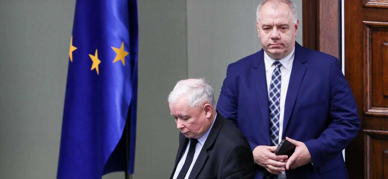 Posłowie podwyższyli sobie pensje o połowę. Popieracie?