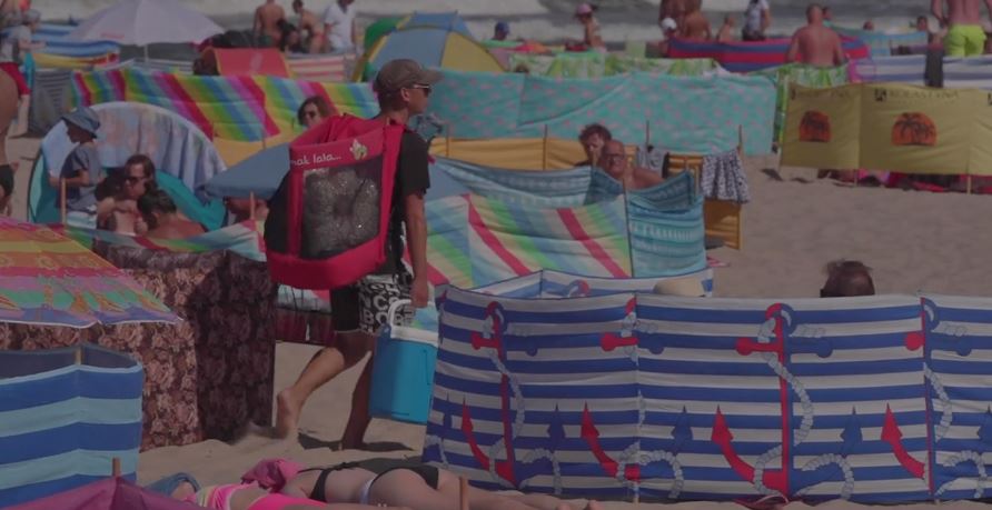 Dramatyczna relacja z polskiego kurortu. Ludzie biją się o miejsca na plaży