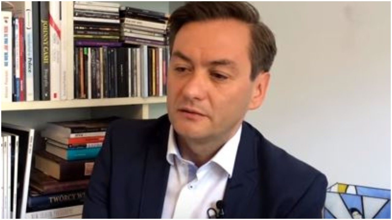 Biedroń złośliwie i zabójczo celnie. "Morawiecki zna angielski, ale w Europie... "