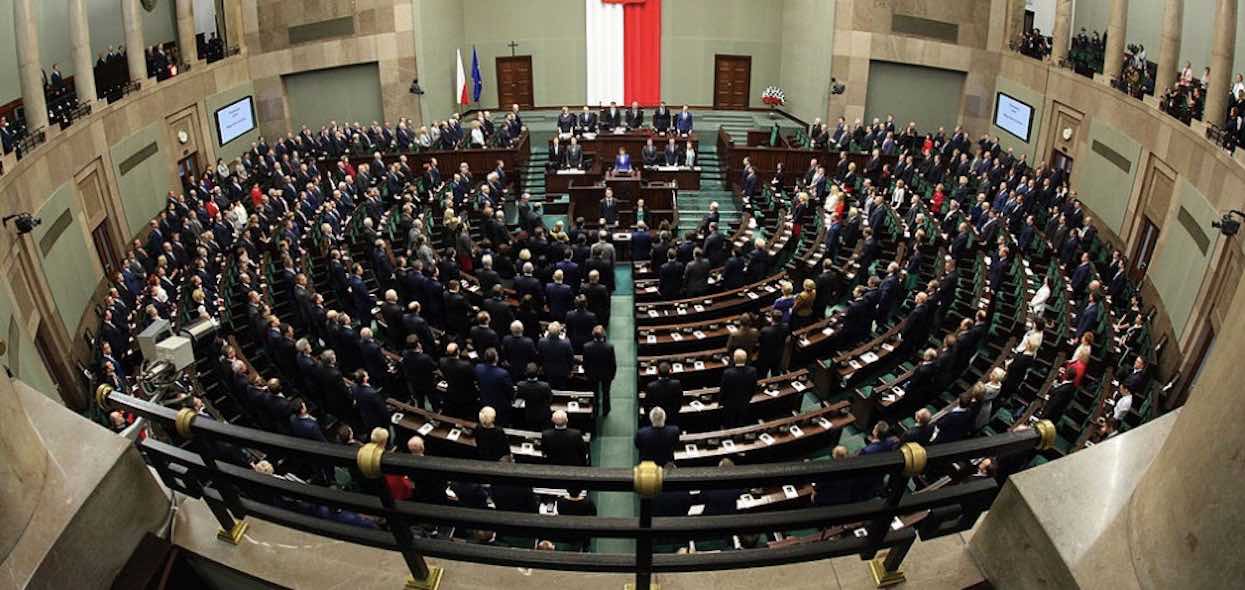 Politycy znowu narzekają na niskie zarobki. Nie da się przeżyć za ponad 7 tysięcy złotych miesięcznie?