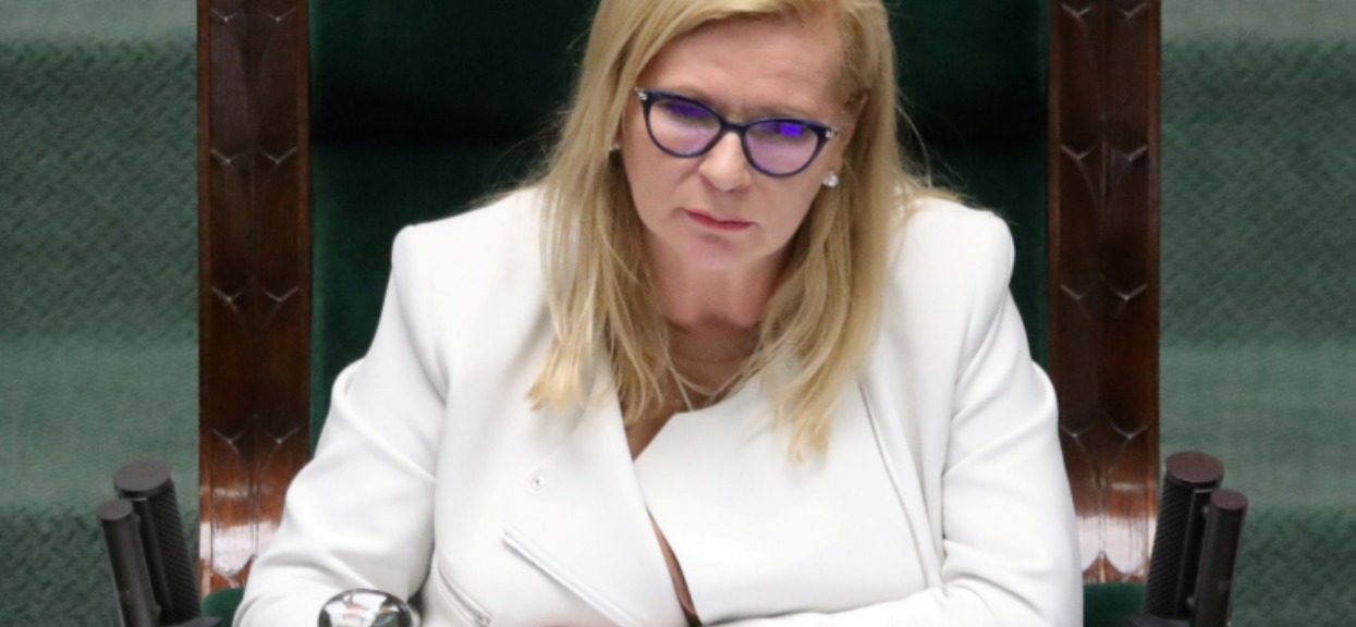 Wicemarszałek Sejmu zakażona koronawirusem. Wiemy, w jakim jest stanie