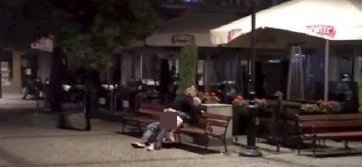 Skandaliczne sceny w polskim mieście. Miłosne igraszki na rynku nagrała kamera