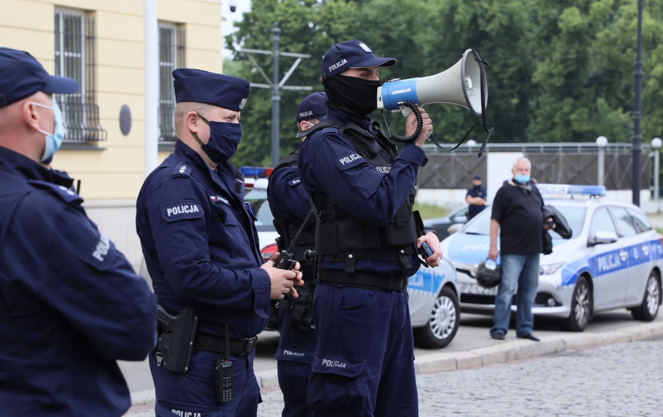 Zorganizowana akcja policji, na miejscu działają wyspecjalizowane służby. Sparaliżowana kluczowa część miasta