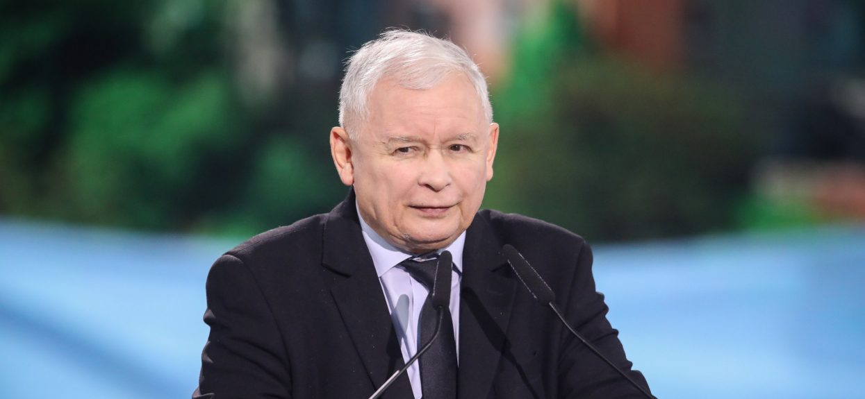 Nagła konferencja Jarosława Kaczyńskiego. Chce wprowadzenia nowych zakazów i ograniczeń