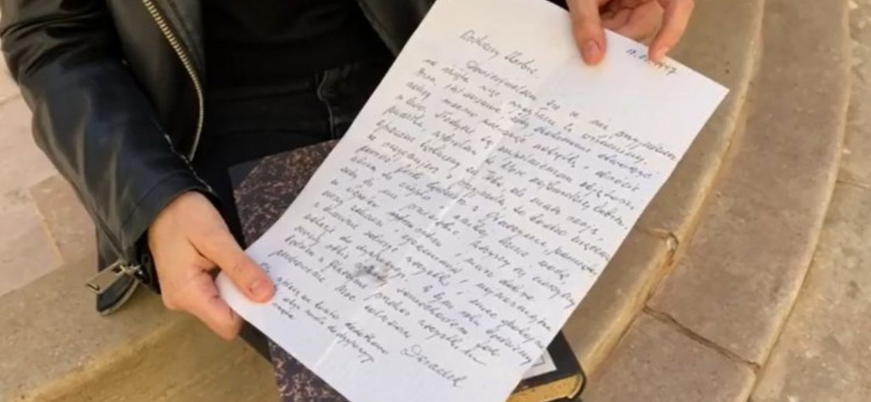 Znalazła tajemniczy, stary list w przypadkowej książce z biblioteki. 11 godzin później stało się coś niewytłumaczalnego