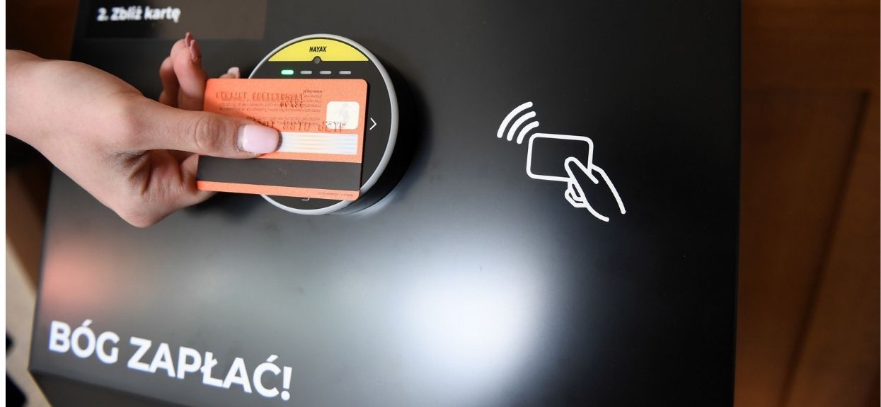 Czy w każdym kościele powinna być możliwość przekazywania datków "na tacę" kartą płatniczą?