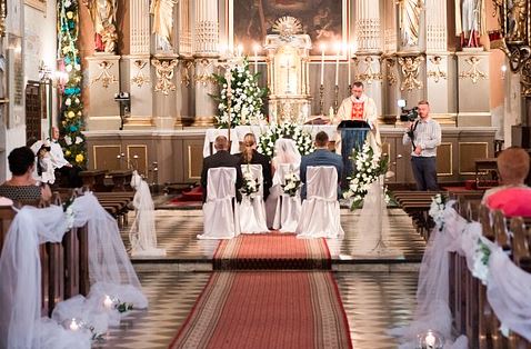 Już wiemy, co dalej ze ślubami i weselami. Zapadła decyzja potwierdzona przez Kościół