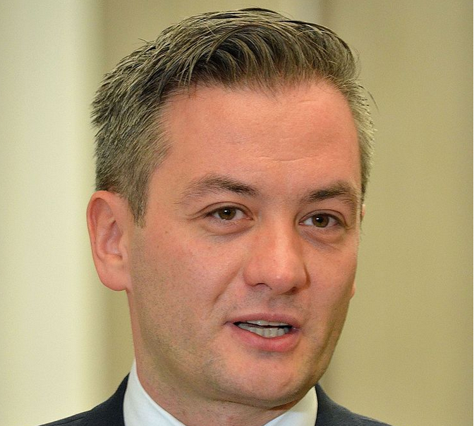 Biedroń krytykuje Dudę: Wolę obiady dla dzieci niż super czołgi i rakiety