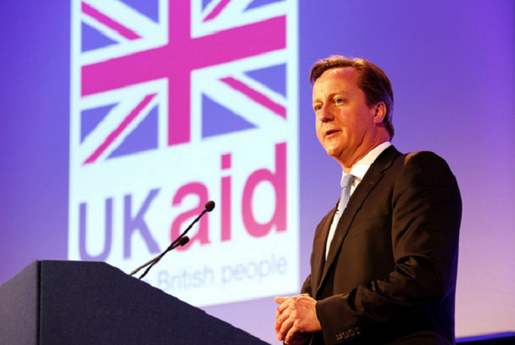 Cameron chce pozbyć się mniej wykwalifikowanych imigrantów podnosząc płacę minimalną