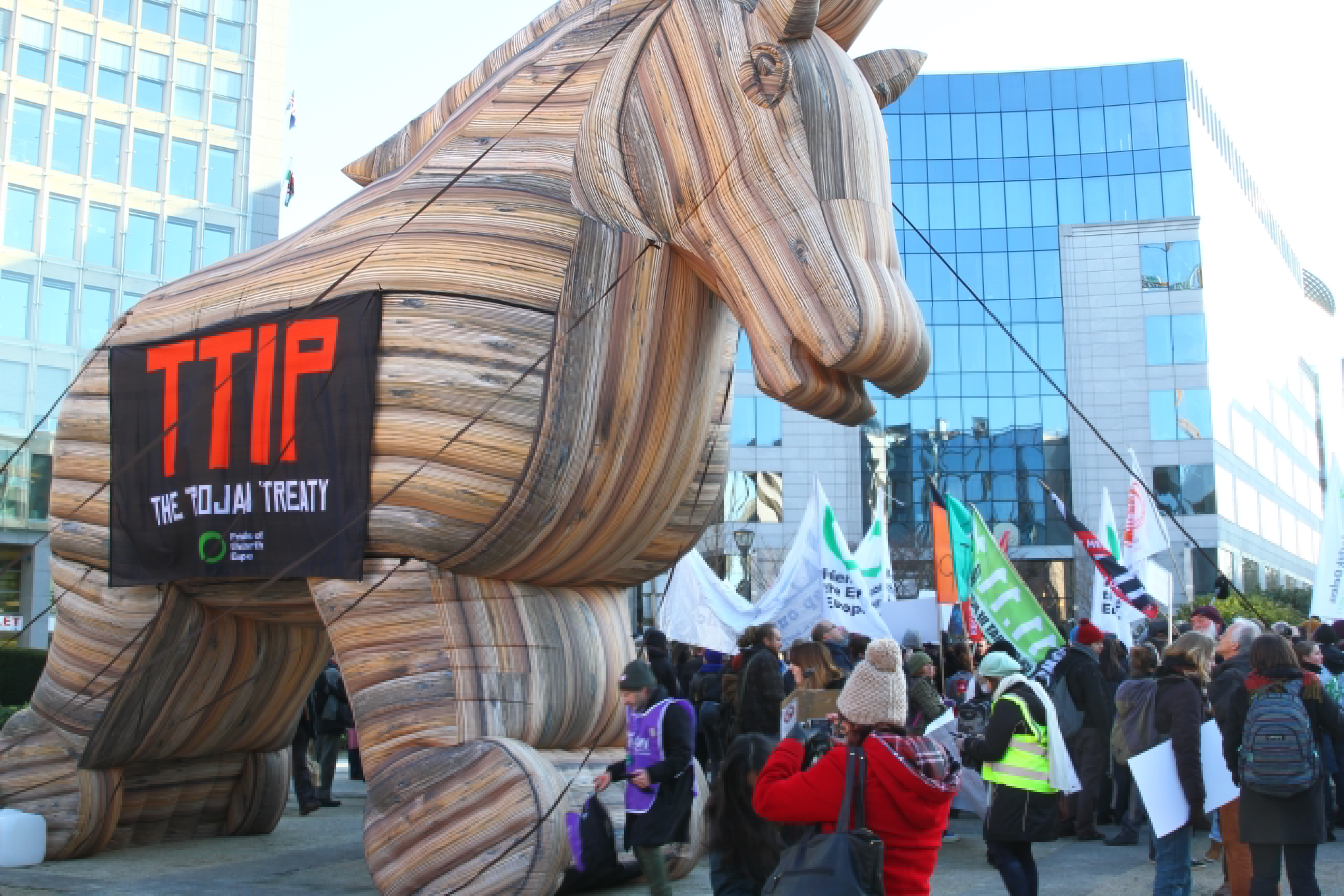 Zniewalanie wolnym handlem. Komentarz do artykułu Piotra Wójcika z Klubu Jagiellońskiego o TTIP