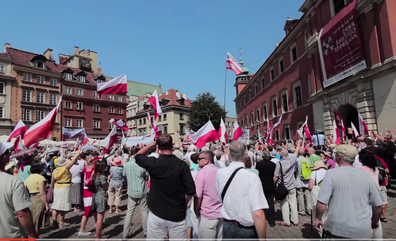 Film Niemca o Warszawie podbija sieć (video)